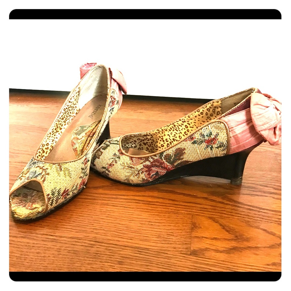 Gorgeous Brocade Peep-Toe Kitten Wedges w/Bows